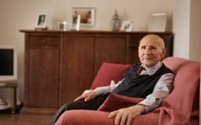 Assisted Living vs. In-Home Care: Exploring the Pros and Cons of Each